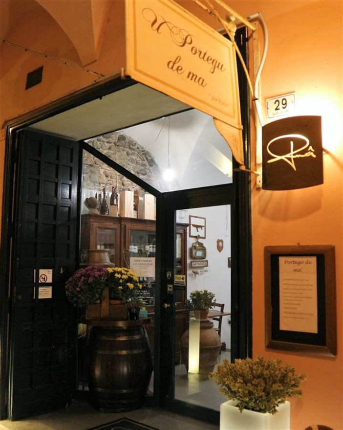 Imperia: U’ Portegu de Ma’ un ritrovo speciale per gli amanti delle pizze gourmet e del pescato locale Imperia: U’ Portegu de Ma’ un ritrovo speciale per gli amanti delle pizze gourmet e del pescato locale