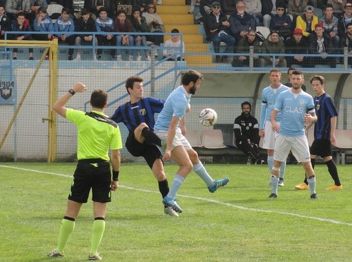 Calcio: Unione Sanremo- Imperia, le più belle immagini negli scatti dei tifosi Calcio: Unione Sanremo- Imperia, le più belle immagini negli scatti dei tifosi