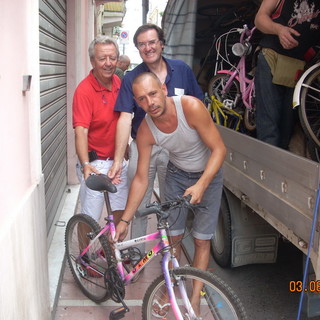 Sanremo: oltre cento biciclette raccolte dai Lions per il service 'Una bici per l'Africa'