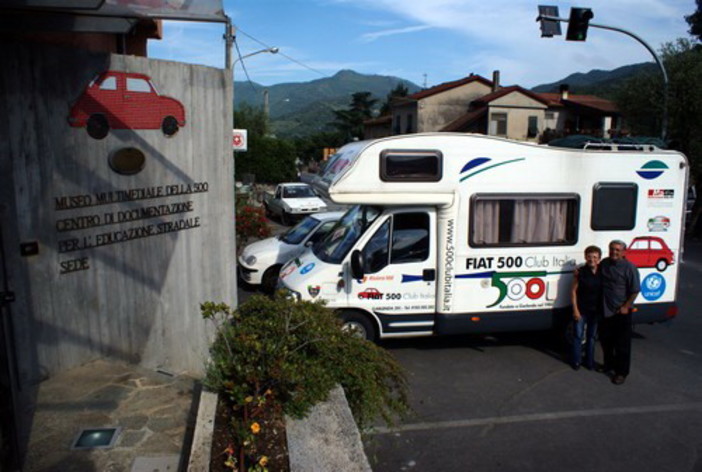 Un camper da Santo Stefano per il Fiat 500 Club Italia Un camper da Santo Stefano per il Fiat 500 Club Italia