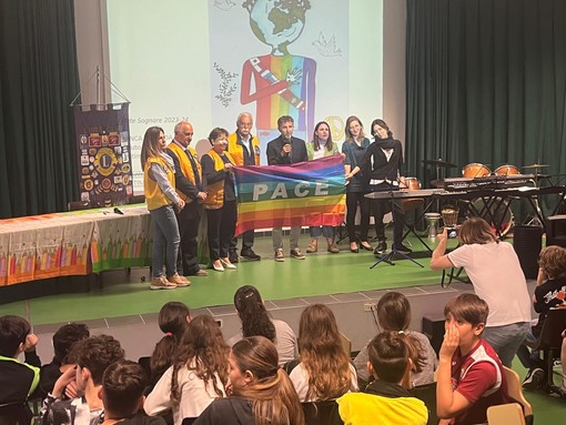 Ventimiglia: stiudenti delle scuole in campo per un progetto Onu dedicato alla pace Ventimiglia: stiudenti delle scuole in campo per un progetto Onu dedicato alla pace