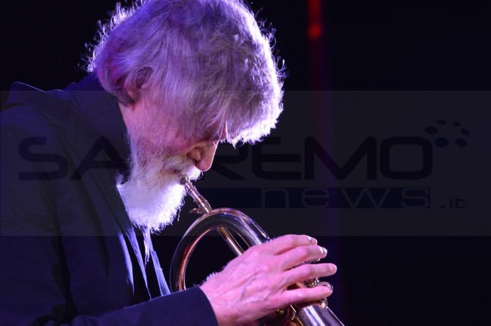Sanremo: il trombettista Tom Harrell e il brasiliano Ivan Lins incantano il pubblico dell'UnoJazz Festival “E' uno dei posti più belli in cui poter suonare” (Videointervista) Sanremo: il trombettista Tom Harrell e il brasiliano Ivan Lins incantano il pubblico dell'UnoJazz Festival “E' uno dei posti più belli in cui poter suonare” (Videointervista)