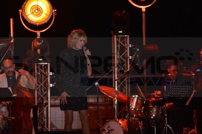 Sanremo: Chris Bennet incanta il pubblico dell'UnoJazz Festival, “Di fronte a tutti i problemi del mondo, la musica unisce” (Foto e Video) Sanremo: Chris Bennet incanta il pubblico dell'UnoJazz Festival, “Di fronte a tutti i problemi del mondo, la musica unisce” (Foto e Video)