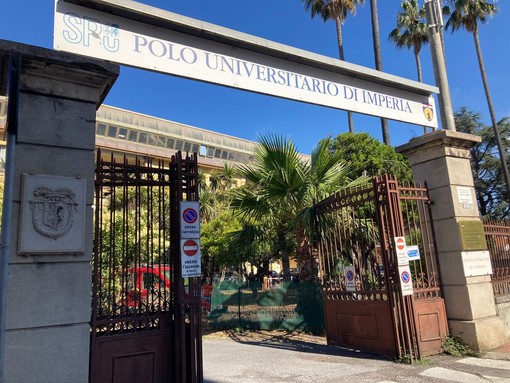 Imperia, 110 i laureati nell'ultimo anno. Zanini: "Nonostante il momento difficile in molti hanno già trovato occupazione" (video) Imperia, 110 i laureati nell'ultimo anno. Zanini: "Nonostante il momento difficile in molti hanno già trovato occupazione" (video)