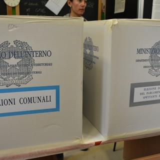 Elezioni: l'affluenza alle 19 è del 49,19% alle europee e del 51,73% alle comunali Elezioni: l'affluenza alle 19 è del 49,19% alle europee e del 51,73% alle comunali