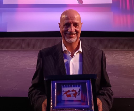 Premio Switzerland Literary Prize 2023, l'imperiese Ugo Moriano trionfa con l’opera "Il Re della gloria"