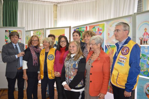 Sanremo: premiate le vincitrici del concorso internazionale “Un poster per la Pace”, Martina Palombo e Veronica Paner Sanremo: premiate le vincitrici del concorso internazionale “Un poster per la Pace”, Martina Palombo e Veronica Paner
