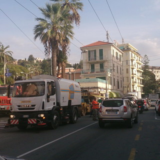 Sanremo: lunghe code e traffico nel caos stamani alla Foce, via Legnano chiusa per lavori