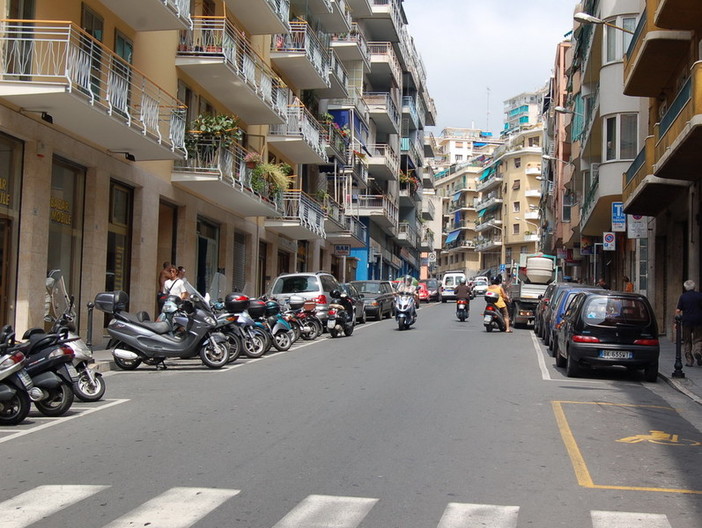 Sanremo: domani in via Martiri solo lavaggio strade senza la rimozione dei veicoli parcheggiati