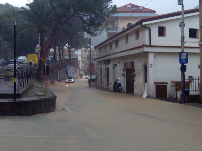 Sanremo: violento nubifragio durato 15 minuti, strade allagate nella maggior parte della città ma è andata bene!