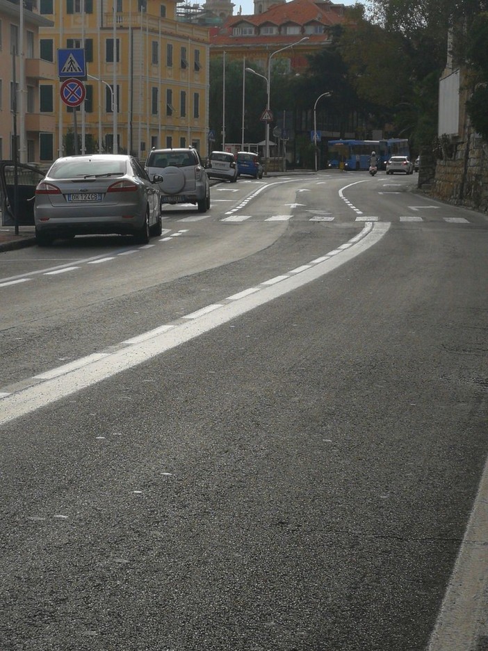 Imperia: termina la sperimentazione in viale Matteotti. Il Comune conferma l'eliminazione della corsia degli autobus