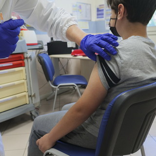 Vaccini anti covid ai bambini: secondo appuntamento con gli esperti dell’ospedale Gaslini e i pediatri per rispondere alle domande dei genitori