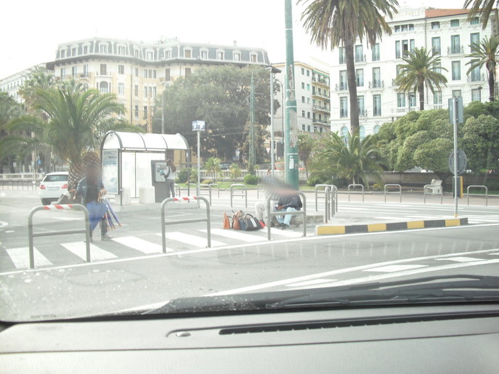 Sanremo: dichiarazioni di un consigliere su abusivismo commerciale in città, le riflessioni di un lettore Sanremo: dichiarazioni di un consigliere su abusivismo commerciale in città, le riflessioni di un lettore