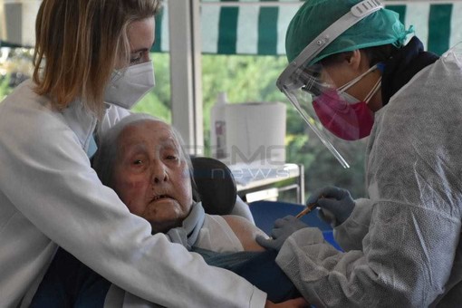 Coronavirus: lettera da Toti al commissario Arcuri e a Bonaccini, “Distribuzione vaccini in base a criterio età popolazione” Coronavirus: lettera da Toti al commissario Arcuri e a Bonaccini, “Distribuzione vaccini in base a criterio età popolazione”