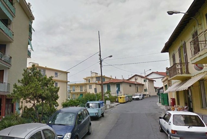 Sanremo: spargimento di segatura in via Borea perché scivolosa, le considerazioni di una residente