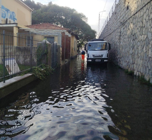 Ventimiglia, Leuzzi (Pd): "Strade e marciapiedi allagati a ogni pioggia intensa, un disagio ormai strutturale" (Video)