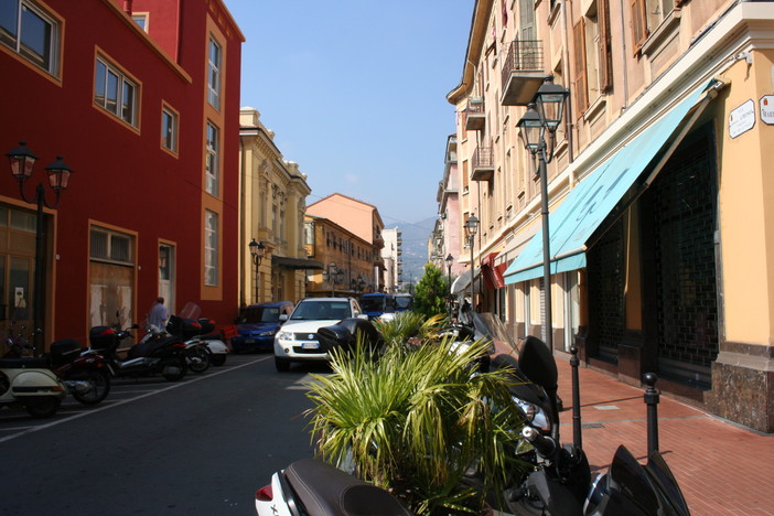 Ventimiglia: ok della Giunta, approvato il progetto di pedonalizzazione di via Aprosio. Si parte il 15 gennaio Ventimiglia: ok della Giunta, approvato il progetto di pedonalizzazione di via Aprosio. Si parte il 15 gennaio