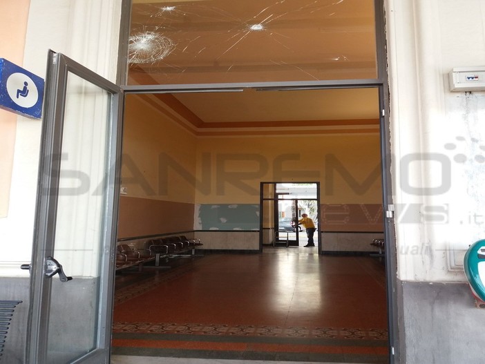Bordighera: atti vandalici nel centro città, sotto accusa i mancati interventi dell'Amministrazione comunale Bordighera: atti vandalici nel centro città, sotto accusa i mancati interventi dell'Amministrazione comunale