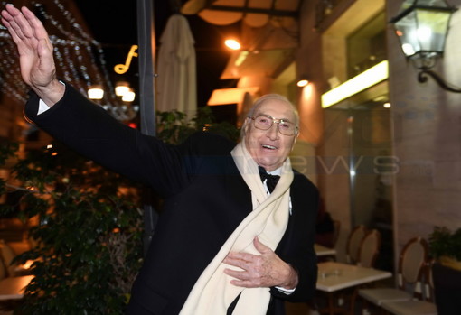 Verso una statua per Pippo Baudo a Sanremo: il Comune pronto, ma serve l’accordo definitivo tra gli eredi