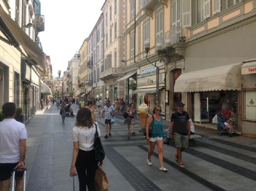 Sanremo: piace l'idea del Principato di Monaco a sostegno del commercio con uno sgravio fiscale del 75%, commercianti “Saremmo più incentivati alle aperture serali e domenicali”