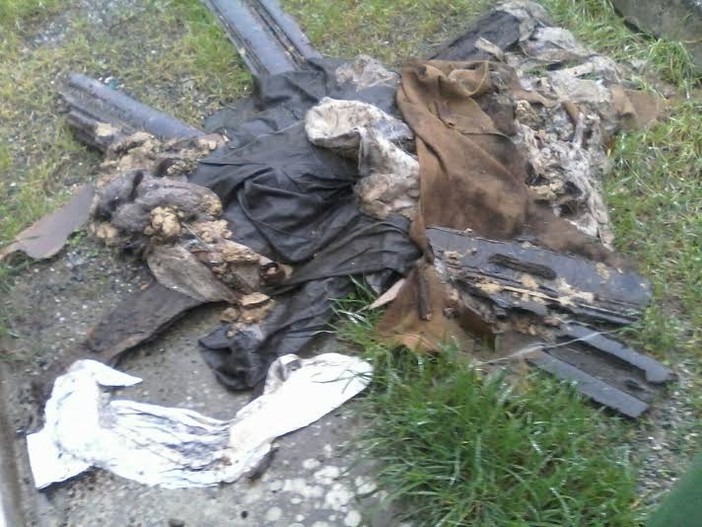 Imperia: riesuma un cadavere ma lascia i vestiti del defunto in bella vista per oltre una settimana. E' successo al cimitero di Porto Maurizio