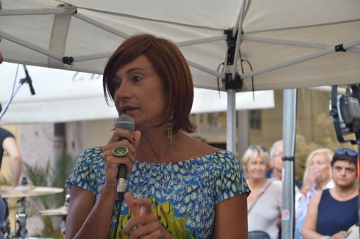 Vladimir Luxuria rinuncia al Festival Cristiano di Sanremo: "Con amarezza dopo le parole del Vescovo" Vladimir Luxuria rinuncia al Festival Cristiano di Sanremo: "Con amarezza dopo le parole del Vescovo"