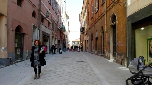 Imperia: pedonalizzazione in via Cascione, il pensiero dell'edicolante in un 'tranquillo lunedì di inizio estate' Imperia: pedonalizzazione in via Cascione, il pensiero dell'edicolante in un 'tranquillo lunedì di inizio estate'