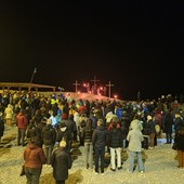 Vallecrosia al Mare, Venerdì Santo: comunità riunita per la via Crucis sul lungomare (Foto e video)