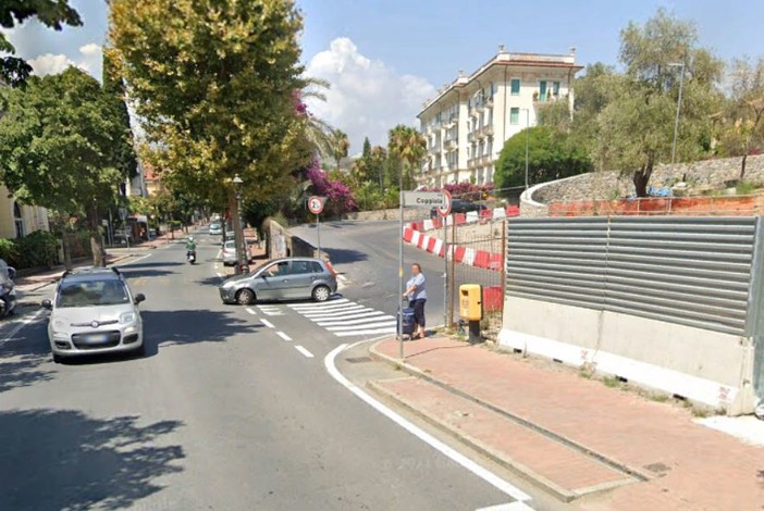 Bordighera: per un mese stop al transito delle auto in via Coggiola in entrambi i sensi Bordighera: per un mese stop al transito delle auto in via Coggiola in entrambi i sensi