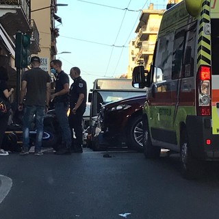 Ventimiglia: 25enne rimasto ferito in un incidente all'incrocio di corso Genova, gamba fratturata