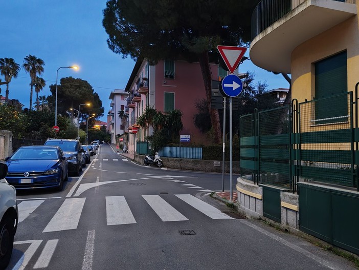 Bordighera, disco orario di un'ora nei giorni feriali: cambia la sosta in via Manzoni