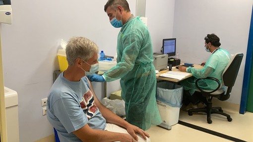 Vaccini: Toti “Nelle ultime due settimane intercettati oltre 7000 indecisi, segno che c’è spazio per convincere i cittadini” Vaccini: Toti “Nelle ultime due settimane intercettati oltre 7000 indecisi, segno che c’è spazio per convincere i cittadini”