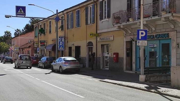 Imperia, auto lanciate a tutta velocità in via Nazionale investono e uccidono un cane Imperia, auto lanciate a tutta velocità in via Nazionale investono e uccidono un cane