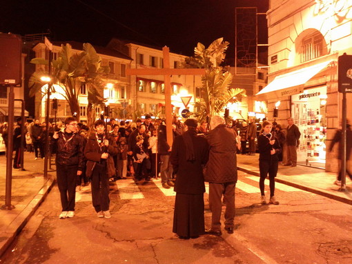 La Via Crucis di ieri sera a Sanremo La Via Crucis di ieri sera a Sanremo
