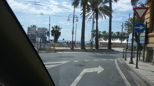 Sanremo: venditori abusivi di nuovo in corso Imperatrice, la testimonianza con foto di una lettrice Sanremo: venditori abusivi di nuovo in corso Imperatrice, la testimonianza con foto di una lettrice