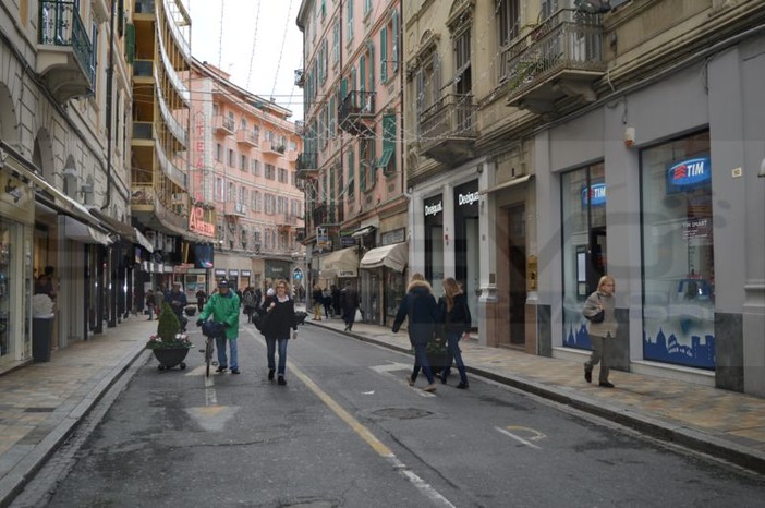 Bilanci di fine anno: il commercio in provincia ha tenuto, ma si innesca la discussione sui saldi vicini al Natale Bilanci di fine anno: il commercio in provincia ha tenuto, ma si innesca la discussione sui saldi vicini al Natale