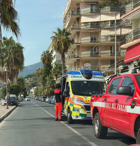 Ventimiglia, rimangono bloccati in ascensore: scattano i soccorsi (Foto) Ventimiglia, rimangono bloccati in ascensore: scattano i soccorsi (Foto)