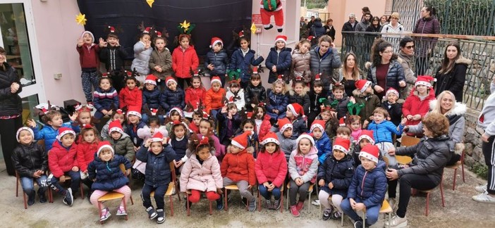 Sanremo: lo spirito di Natale alla scuola dell'infanzia Villa Vigo, ecco come hanno festeggiato i bimbi
