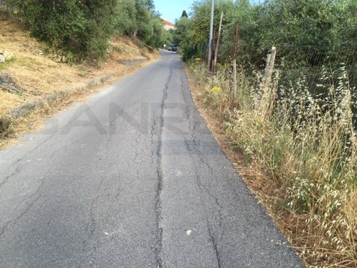 Imperia: via Monte Gagliardone in condizioni disperate, la segnalazione con foto di un lettore