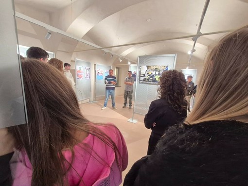 Gli studenti del Fermi, Polo e Montale al Forte di Santa Tecla: uno sguardo consapevole sulle migrazioni Gli studenti del Fermi, Polo e Montale al Forte di Santa Tecla: uno sguardo consapevole sulle migrazioni