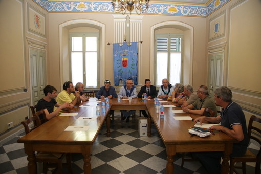 Badalucco: la provincia incontra i comuni delle valli Argentina ed Armea, sul tavolo lo stato delle strade provinciali (Foto e Video) Badalucco: la provincia incontra i comuni delle valli Argentina ed Armea, sul tavolo lo stato delle strade provinciali (Foto e Video)