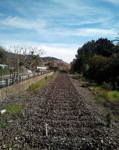 Pista ciclabile: Cervo delibera la realizzazione sul vecchio sedime, venerdì la firma dell'accordo quadro tra comuni, Rfi e Regione