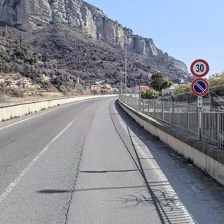 Ventimiglia, ripristinato a 50 e 70 km/h il limite di velocità in via Carabiniere Fois Ventimiglia, ripristinato a 50 e 70 km/h il limite di velocità in via Carabiniere Fois