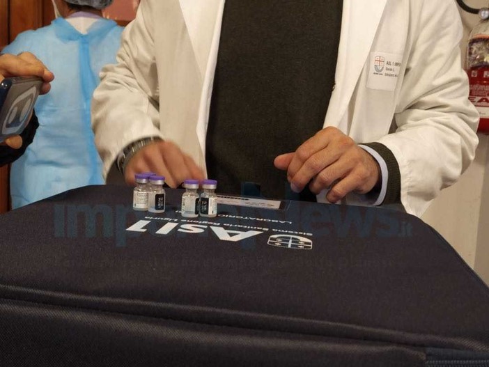 Sabato scorso iniziati i 'richiami' dei vaccini, oggi il via alle case di riposo ma non ancora per Casa Serena Sabato scorso iniziati i 'richiami' dei vaccini, oggi il via alle case di riposo ma non ancora per Casa Serena