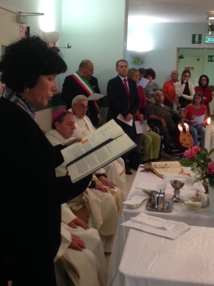 Riva Ligure: ieri pomeriggio, visita a sorpresa del Vescovo Suetta alla struttura Anni Azzurri 'LeGrange'