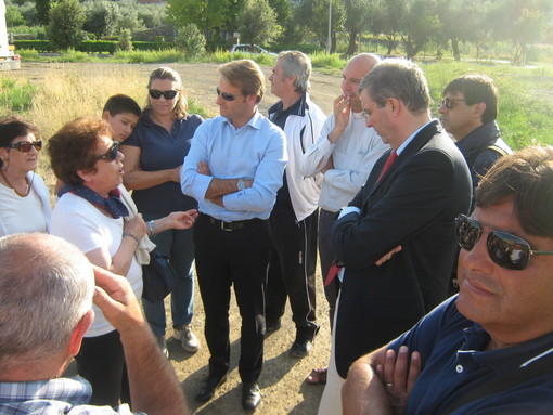 Imperia: la visita del presidente della Regione Burlando nel quartiere di Piani ospite di don Antonello Dani Imperia: la visita del presidente della Regione Burlando nel quartiere di Piani ospite di don Antonello Dani