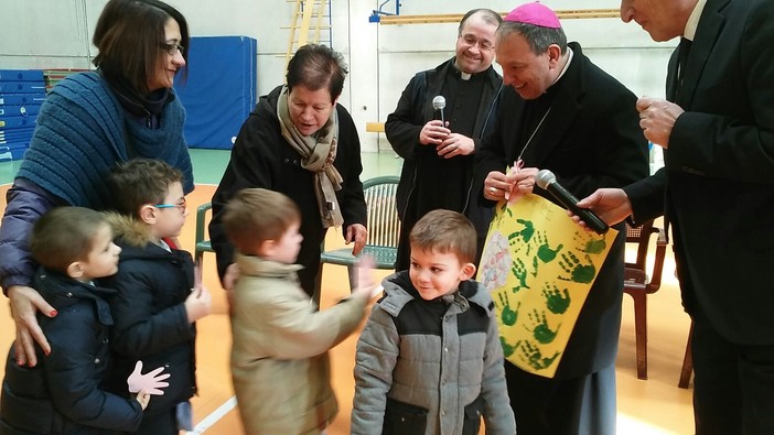 Badalucco in festa per l'inizio della visita pastorale del Vescovo Antonio Suetta