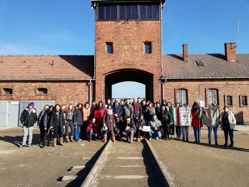 Regione: Alessandro Piana in visita con gli studenti ai campi di sterminio di Auschwitz-Birkenau, in Polonia Regione: Alessandro Piana in visita con gli studenti ai campi di sterminio di Auschwitz-Birkenau, in Polonia