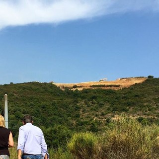 #NoLotto6: Sanremo, il sindaco Biancheri e tre consiglieri in visita al presidio del Movimento 5 Stelle contro l'ampliamento della discarica