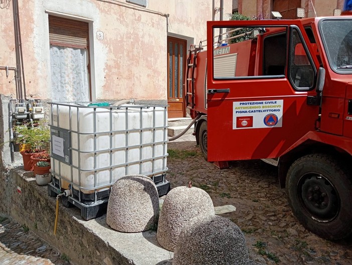 Emergenza idrica a Pigna, sospesa l'erogazione dell'acqua potabile di notte. Trutalli: "Bene esauribile che va tutelato" Emergenza idrica a Pigna, sospesa l'erogazione dell'acqua potabile di notte. Trutalli: "Bene esauribile che va tutelato"